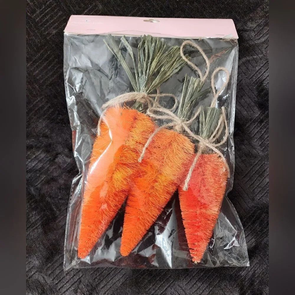 New Homespun Easter 3-count Bottlebrush Handing Carrots,  New